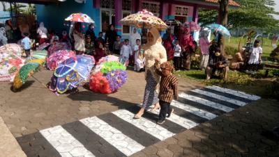 Sebanyak 184 Orang Ramaikan TK Pembina Pandansari Festival Payung 