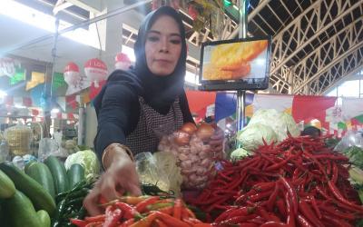 Pasokan Berlimpah, Harga Cabai Turun