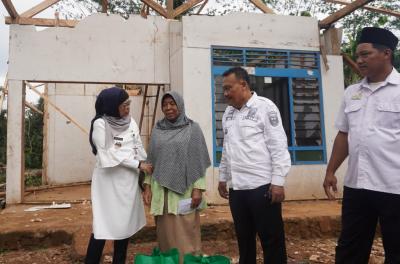 Aksi Cepat Tanggap, Pj Bupati Batang Tilik Rumah Warga Tertimpa Pohon