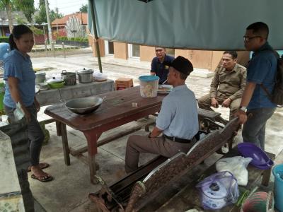 Satpol PP Tertibkan PKL di Batang