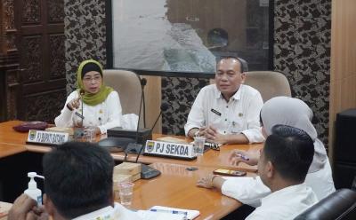 Pj Bupati Batang Carikan Solusi Penambahan Dana Reward Untuk Kelurahan