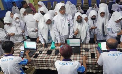 275 Pelajar MAN Batang Aktivasi KTP Digital Secara Serentak