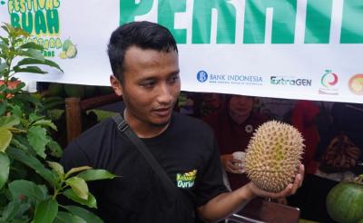 Perhiptani Batang Pamerkan Varietas Unggulan Petani Binaan