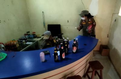 Jelang Ramadan, Satpol PP Batang Sita 60 Botol Miras