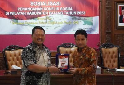 Antisipasi Penurunan Tanah, Anggota DPD RI Dapil Jateng Tinjau Pesisir Batang