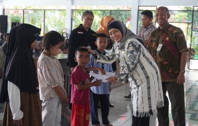 Ribuan Anak Yatim Terima Bansos Uang Tunai Rp500 Ribu Dari Dinsos Batang