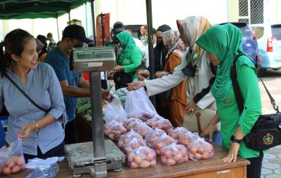 Pasar Murah Kodim Jadi Sasaran Warga Borong Kepokmas