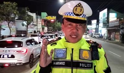 Urai Kepadatan, Satlantas Batang Arahkan Pengendara Hindari Crossing