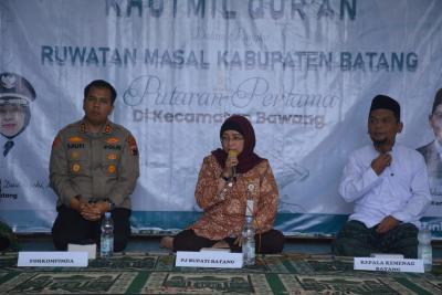 165 Hafiz dan Hafizah Kecamatan Bawang Bacakan Khotmil Qur'an