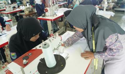 Meski Menyandang Disabilitas, Listi Semangat Ikuti Pelatihan Menjahit di Batang