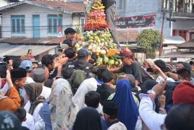 Merti Desa, 8 Gunungan Hasil Bumi dan 260 Tumpeng di Arak Warga