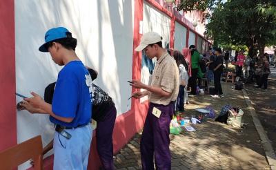 Singkirkan Goresan Tak Bermoral, Pelajar Tuangkan Mural Kebangsaan
