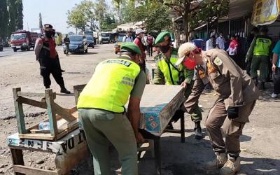 Terindikasi Prostitusi Liar, Puluhan Bangunan Tak Berizin Dibongkar