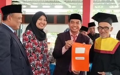 Sekolah Lansia Salurkan Bakat Berkesenian Manula