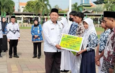 UPZ Baznas Salurkan Zakat untuk Pendidikan dan Disabilitas