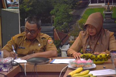 Persiapan Kerja 2024, ASN Diskominfo Batang Tandatangani Pakta Integritas