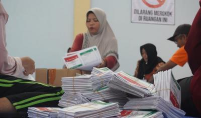 KPU Batang Targetkan, Lipat Suara 6 Hari Rampung