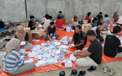 Kejar Waktu, KPU Batang Tambah Tenaga Penyortir