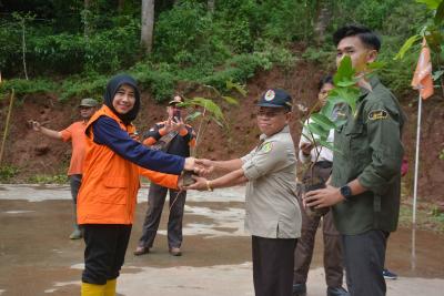 Pramuka Kabupaten Batang Tanam 1.000 Bibit Pohon