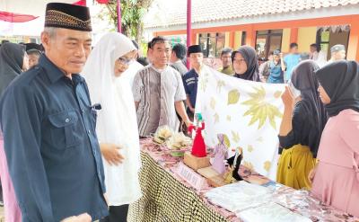 Melatih Kemandirian, Pelajar Dilatih Berwirausaha Batik Ecoprint