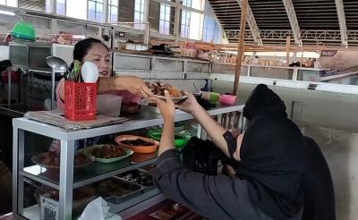 Beras Naik, Pedagang Warung Makan Terpaksa Kurangi Porsi