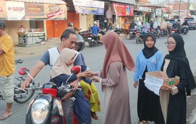 Ramadan di SMKN 1 Warungasem, Hangatkan Hati dengan Bagi Takjil dan Bukber