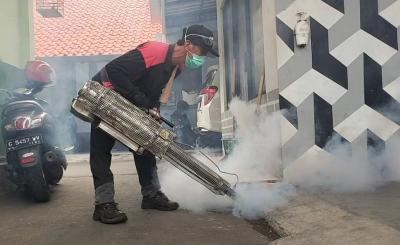 Pengasapan Masih jadi Andalan Warga Musnahkan Virus DBD