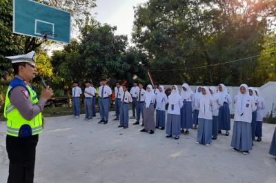 Polisi Goes To School, Sambangi SMA Islam Ahmad Yani Batang