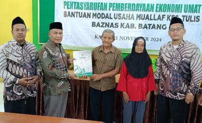 Salurkan Zakat, Baznas Batang Berdayakan Ekonomi Mualaf