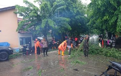 Hadapi Cuaca Ekstrem, Polres Batang Siaga bersama BPBD