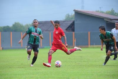 Bermain Dengan Hujan Lebat Persibat Taklukkan Tuan Rumah Bintang Timur 4-1