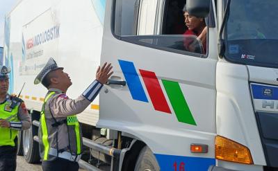Jaga Kenyamanan, Dishub Batang Alihkan Truk Sumbu Tiga ke Tol