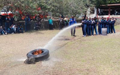 Tanggap Darurat, Pelajar SMABAH Ikuti Simulasi Penanganan Kebakaran
