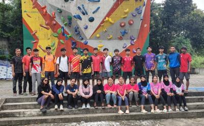 Dua Srikandi Panjat Tebing Batang, Siap Berlaga di Kejurnas 2025