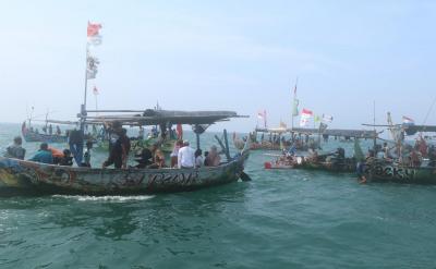 Lestarikan Budaya, PLTU Batang Dukung Larung Sesaji Nelayan Roban