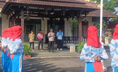 Jelang Pengibaran Bendera, Kapolres Batang Intens Motivasi Paskibraka