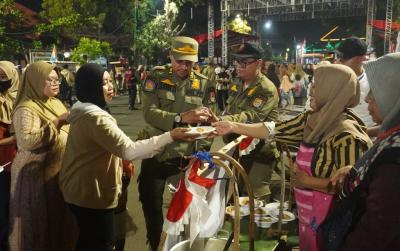Makan Gratis 3.000 Porsi di Batang Habis Hitungan Menit Diserbu Warga