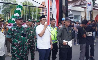 Temui Ratusan Pendemo, Bupati Batang Tegaskan Kritik adalah Masukan Berharga