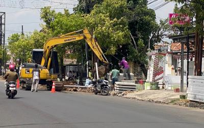 Alami Keterlambatan, DPUPR Batang Kawal Penuh Pembangunan Trotoar Jalan Ahmad Yani