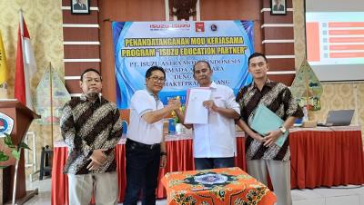 Demi Pahami Budaya Kerja Perusahaan, SMK Bhapra Batang Jalin MoU dengan Isuzu
