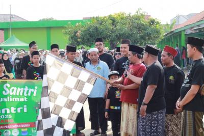 Hari Santri, MWC NU Batang Jalan Sehat Sarungan