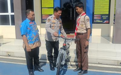 Ajukan Pertanyaan Kritis, Pelajar Batang Dihadiahi Gubernur Sepeda