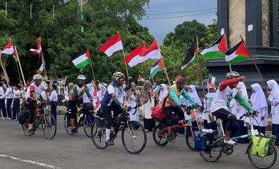 16 Pesepeda Tempuh 1.000 Km dari Surabaya ke Jakarta untuk Palestina