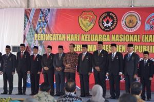 Bupati Batang Menerima Penghargaan Satya Lancana Pembangunan Bidang KB