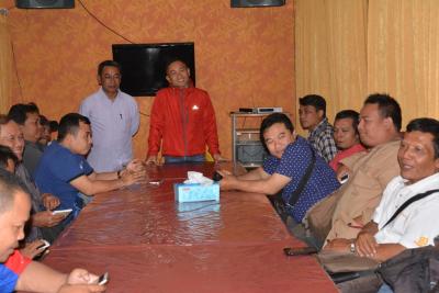 Bupati Batang Berpamitan dengan Para Wartawan