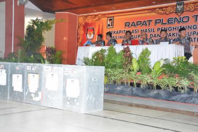 Wihaji-Suyono Dinyatakan Menang dalam Rapat Pleno KPUD Batang