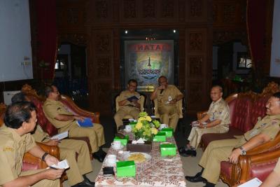 Tradisi Sarapan Sego Megono Mengawali Pembahasan Permasalahan Pemerintahan Daerah