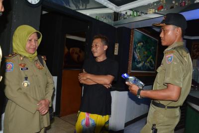 Tim Gabungan Razia Minuman Beralkohol Melebihi Batas Perda