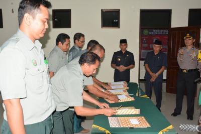 Jajaran Hakim dan Pegawai Pengadilan Negeri Tandatangani Pakta Integritas