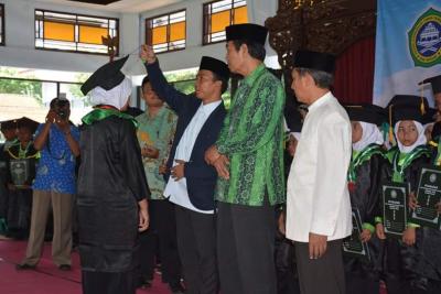 Bupati Batang Wihaji Wisudakan 142 Santri TPQ